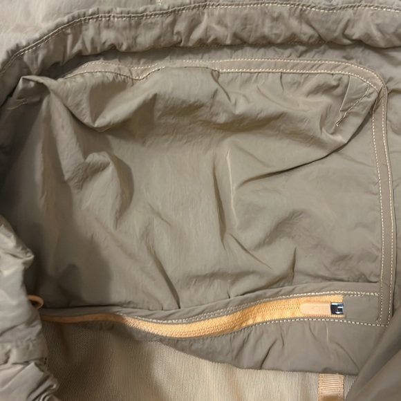 Lululemon jacket; light weight: with hoodie foldable. Size 4 - Picture 5 of 5